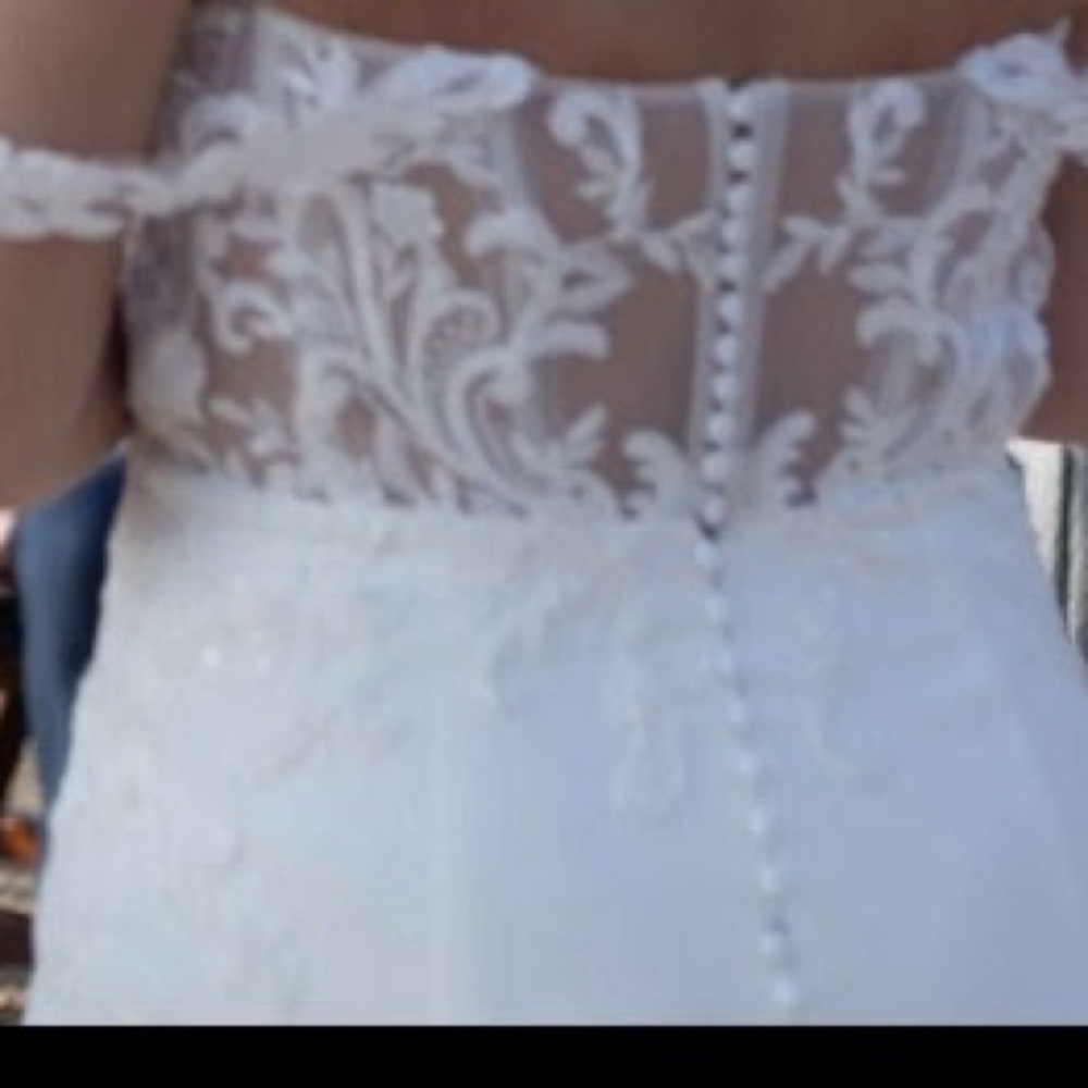 Madi Lane WHITTNEY Wedding Dress – Serene Collection | Size 14 | $2,200 Retail - Picture 8 of 16